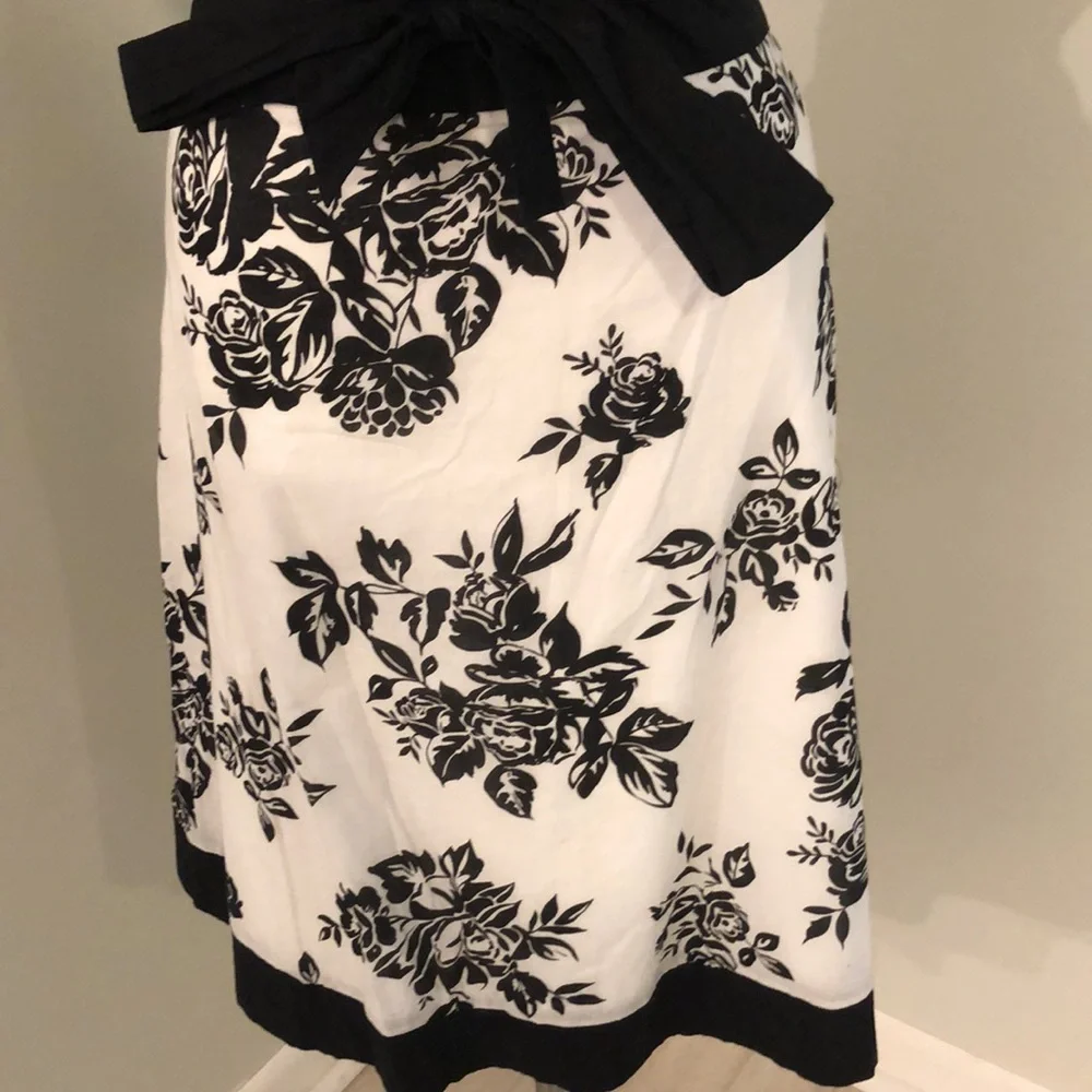 Beautiful White House Black Market dress - Picture 3 of 7